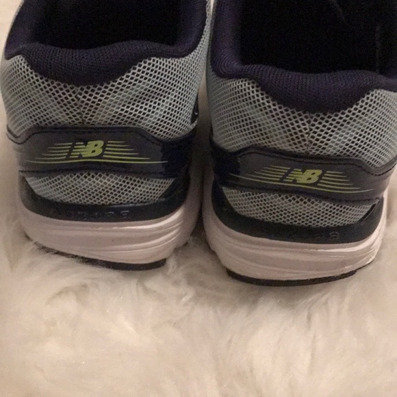 New balance tennis shoes - Picture 4 of 6